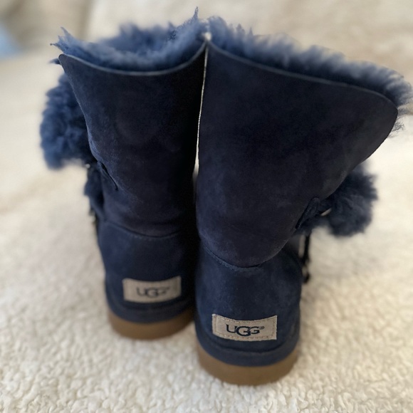 Ugg Short Navy Bootie with Button Like New Size 7 - Picture 6 of 6